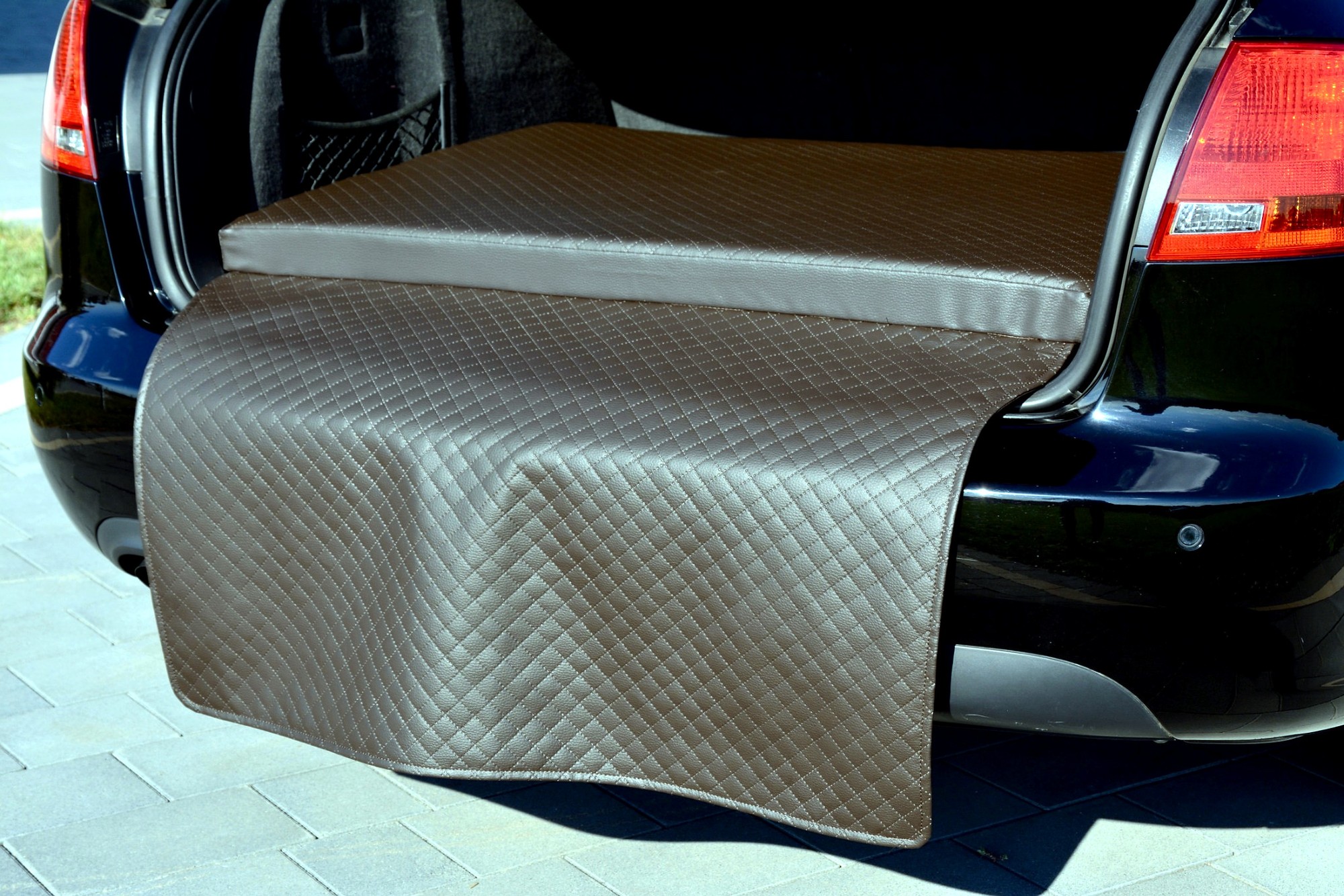 travellino-hundematte-perfect-car-kunstleder-braun-im-auto